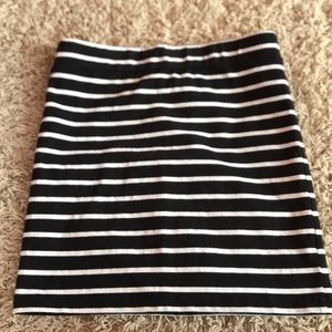 Black and white fitted skirt